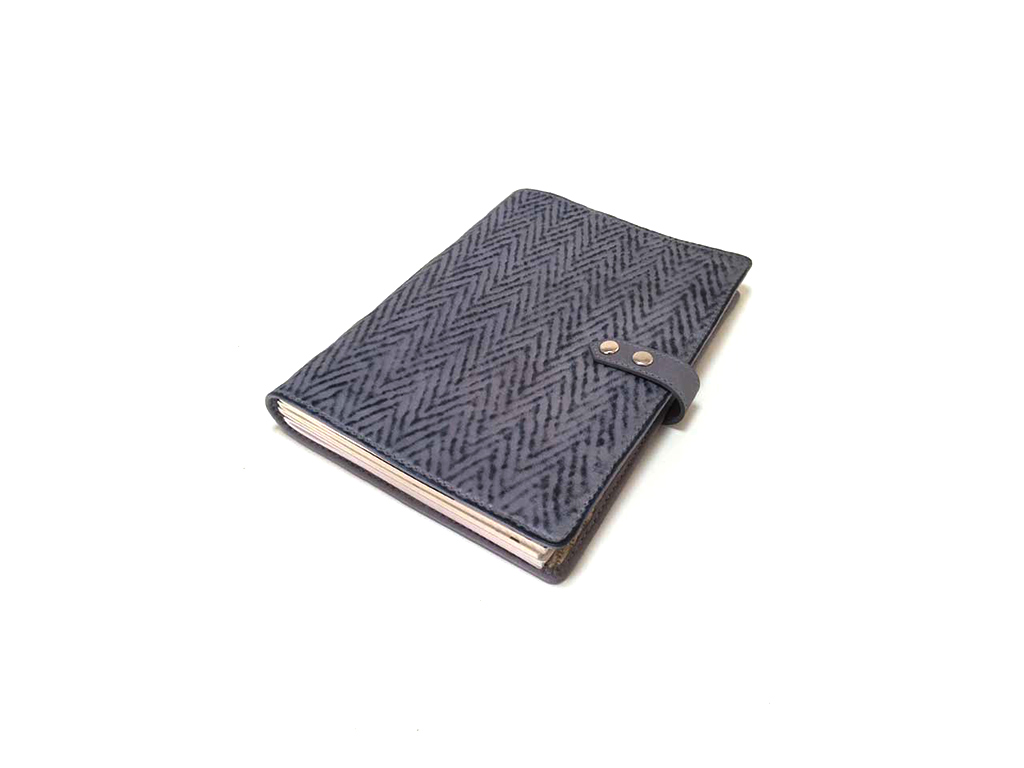 Leather journal with weaved texture,
size 6 X 8 inch with mill made paper